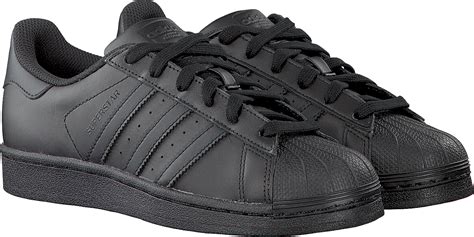 zwarte lak adidas sneakers